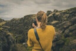 photoraphing thingvellir in iceland