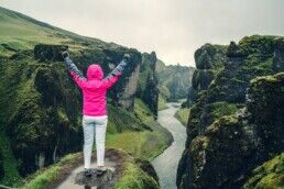 hiking in Fjaðrárgljúfur canyon